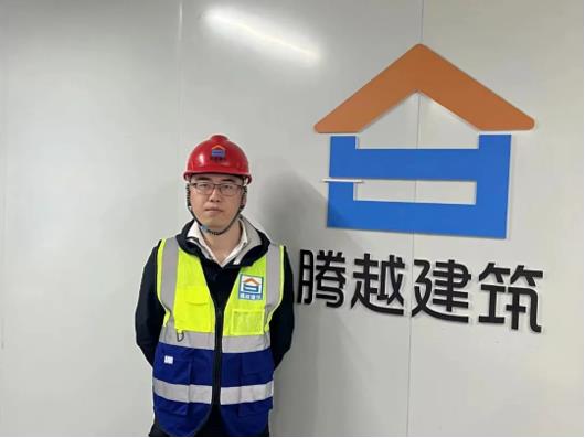 先鋒人物|“我不算聰明，所以要用努力來(lái)彌補(bǔ)”